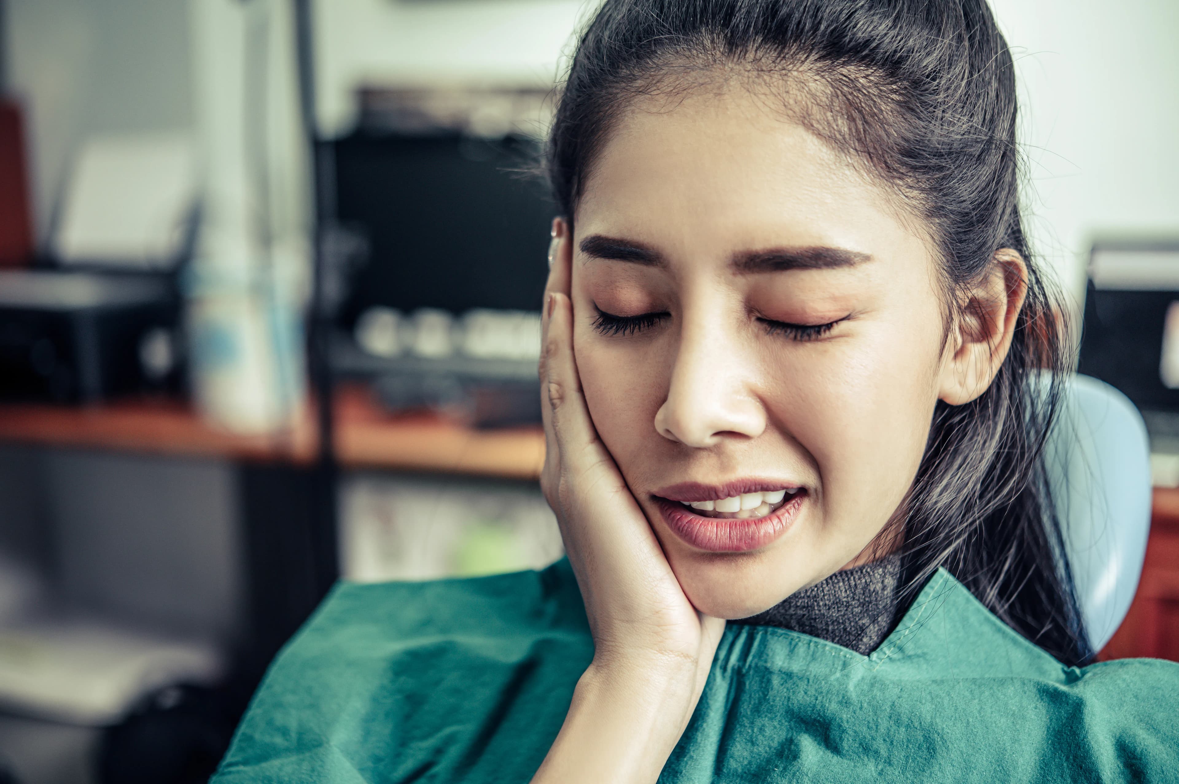 Emergency dental care services for urgent oral health issues and dental emergencies